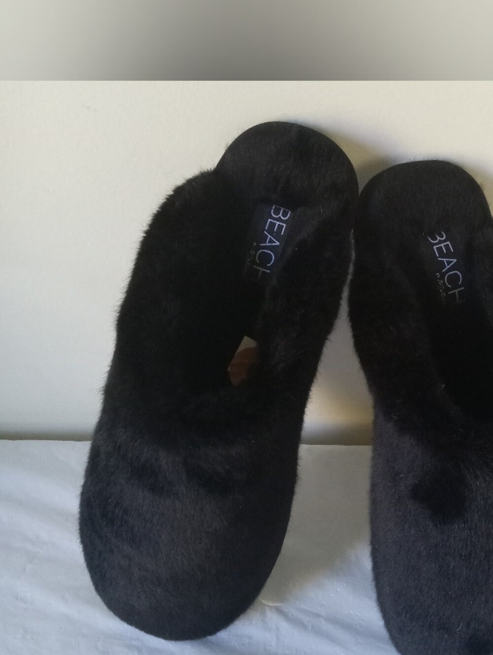 Nwot Beach by Mattiise Black Soft Faux Fur Slip On Slippers 9